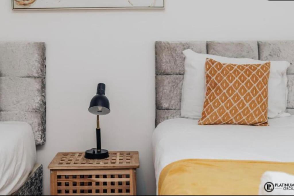 Sl Luxury 2 Bed Broad St Home バーミンガム エクステリア 写真