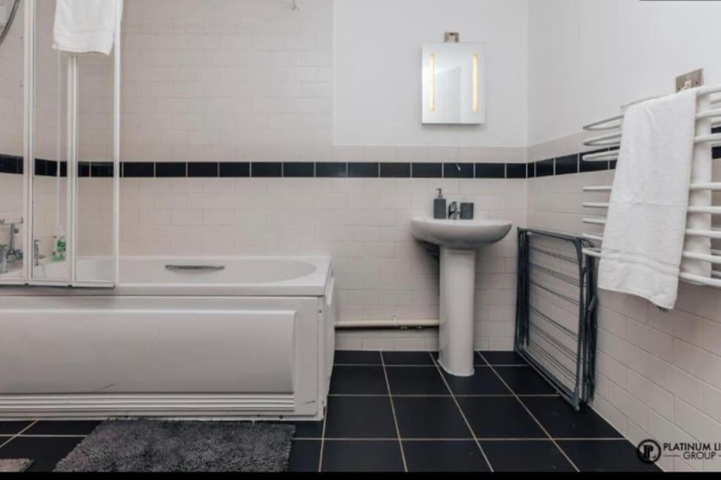 Sl Luxury 2 Bed Broad St Home バーミンガム エクステリア 写真