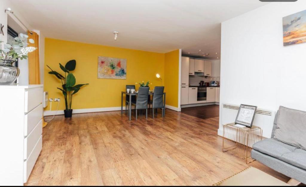 Sl Luxury 2 Bed Broad St Home バーミンガム エクステリア 写真